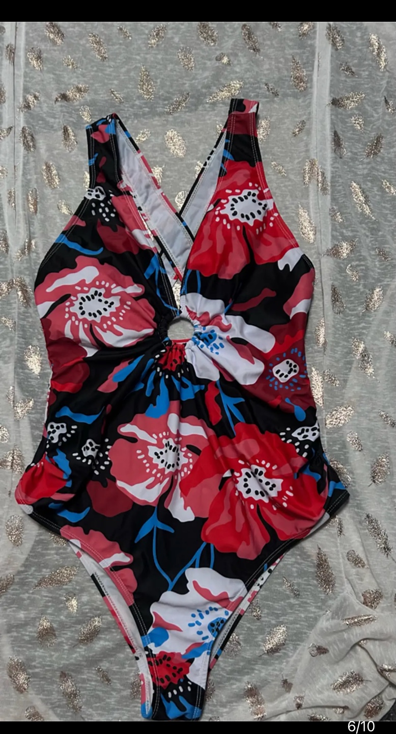 Maternity Dresses and bathing suits image indicator(6)