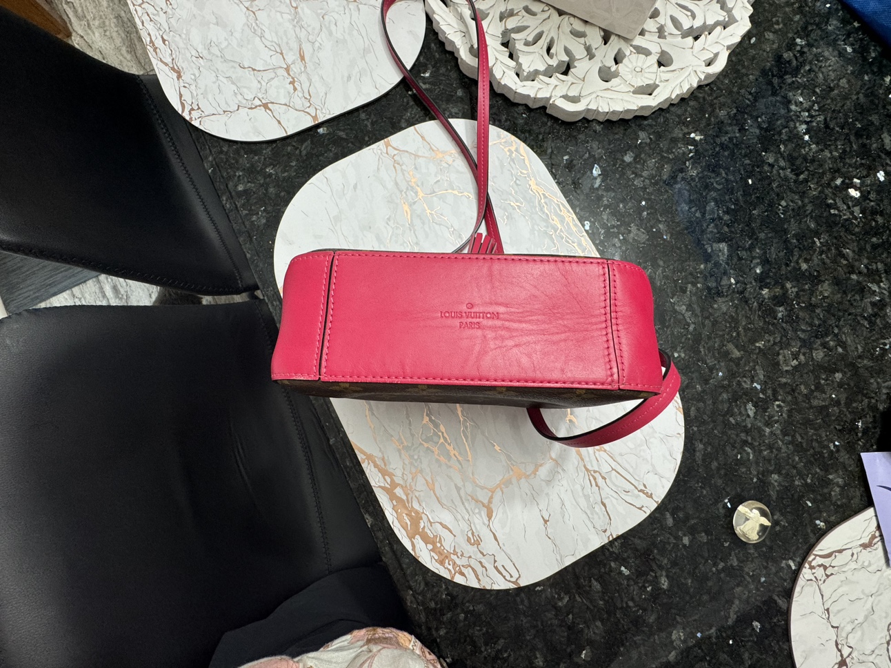 LV crossbody/Authentic image indicator(3)