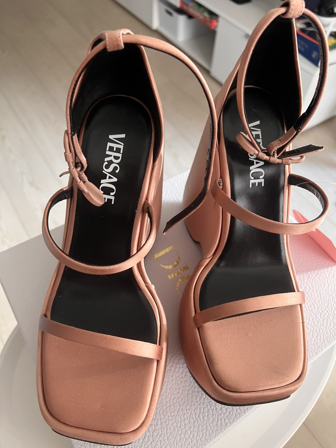 Versace image indicator(3)