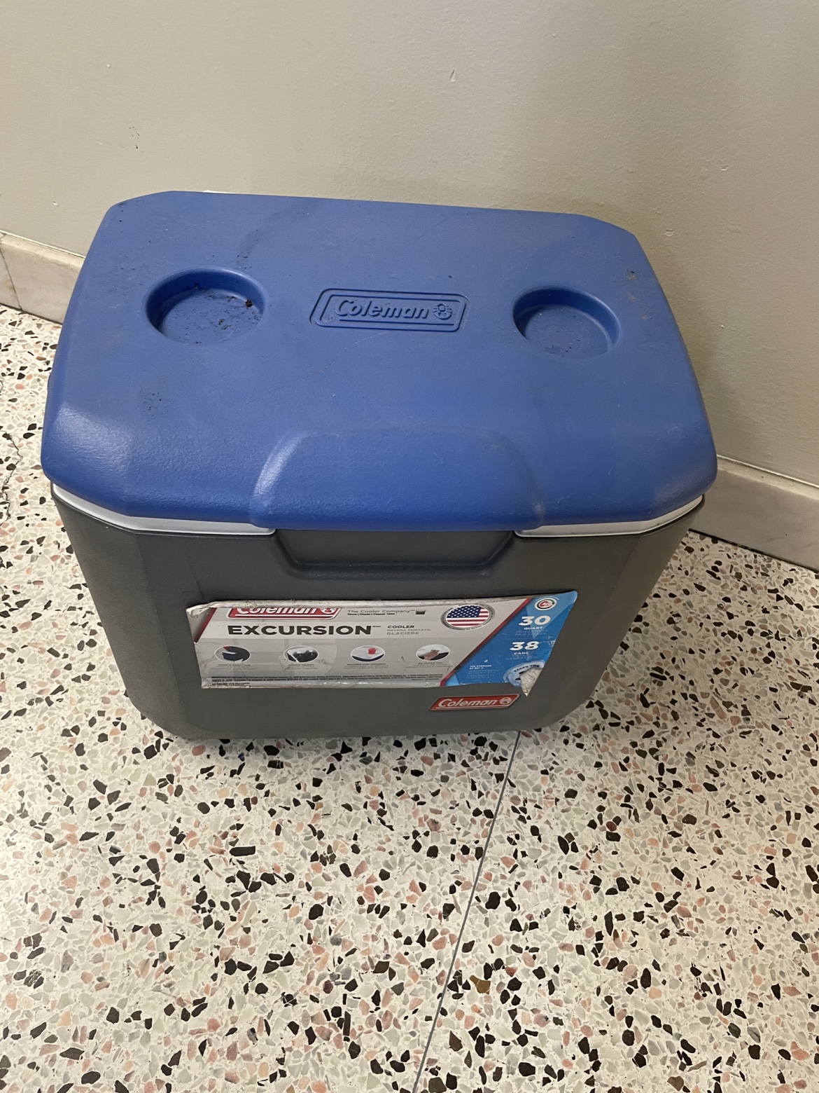 Coleman cooler 28.4 L thumbnail