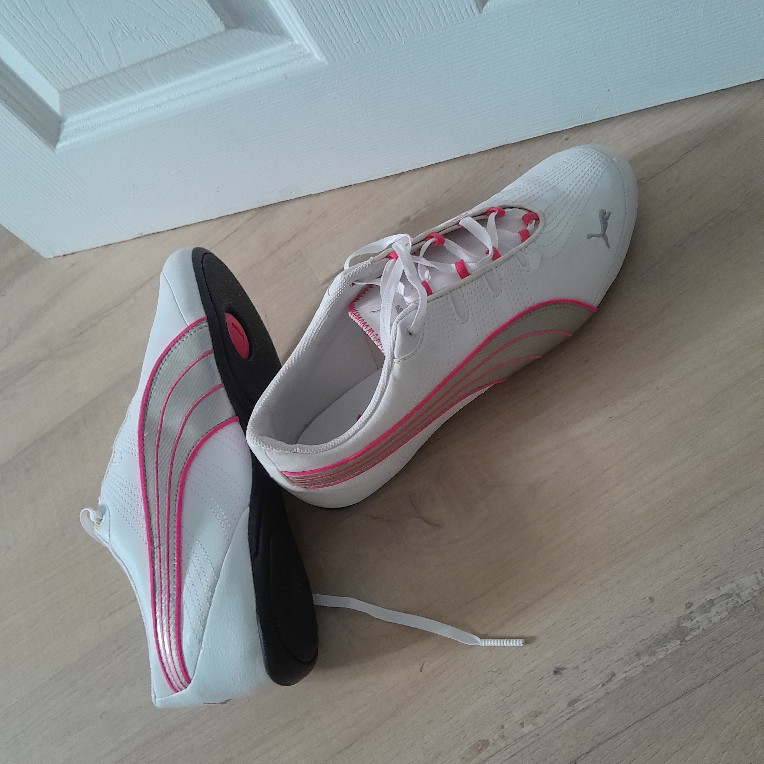 Puma Women's shoe thumbnail