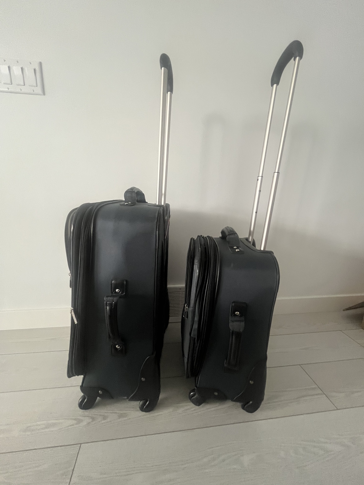Suitcase and carry on luggage - photo 2
