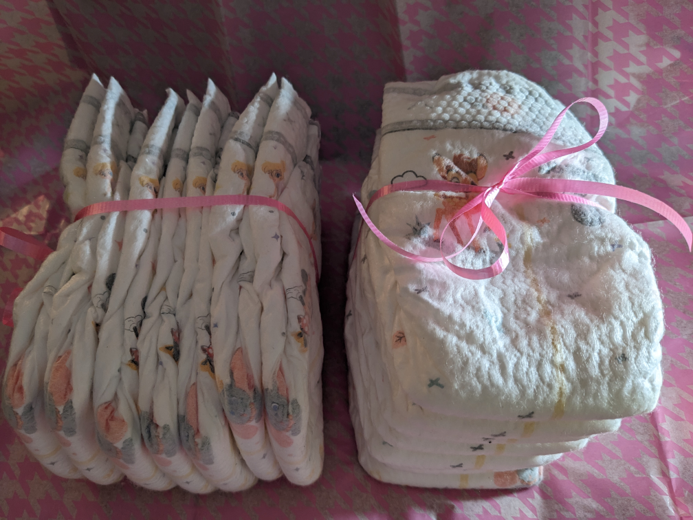 Diapers - HUGGIES +plus little snugglers image indicator(2)