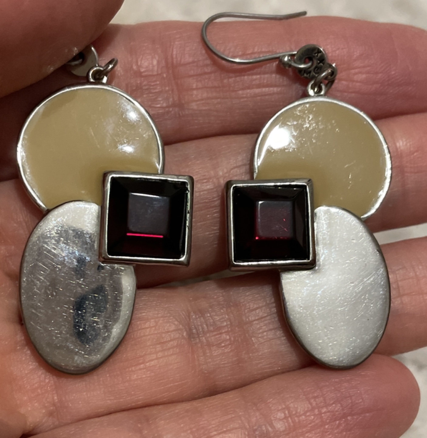 Next earrings thumbnail