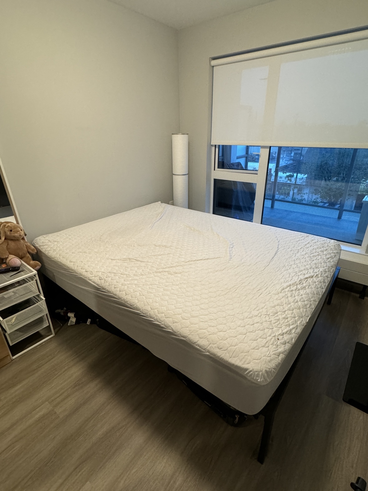 Queen metal bed frame - photo 3
