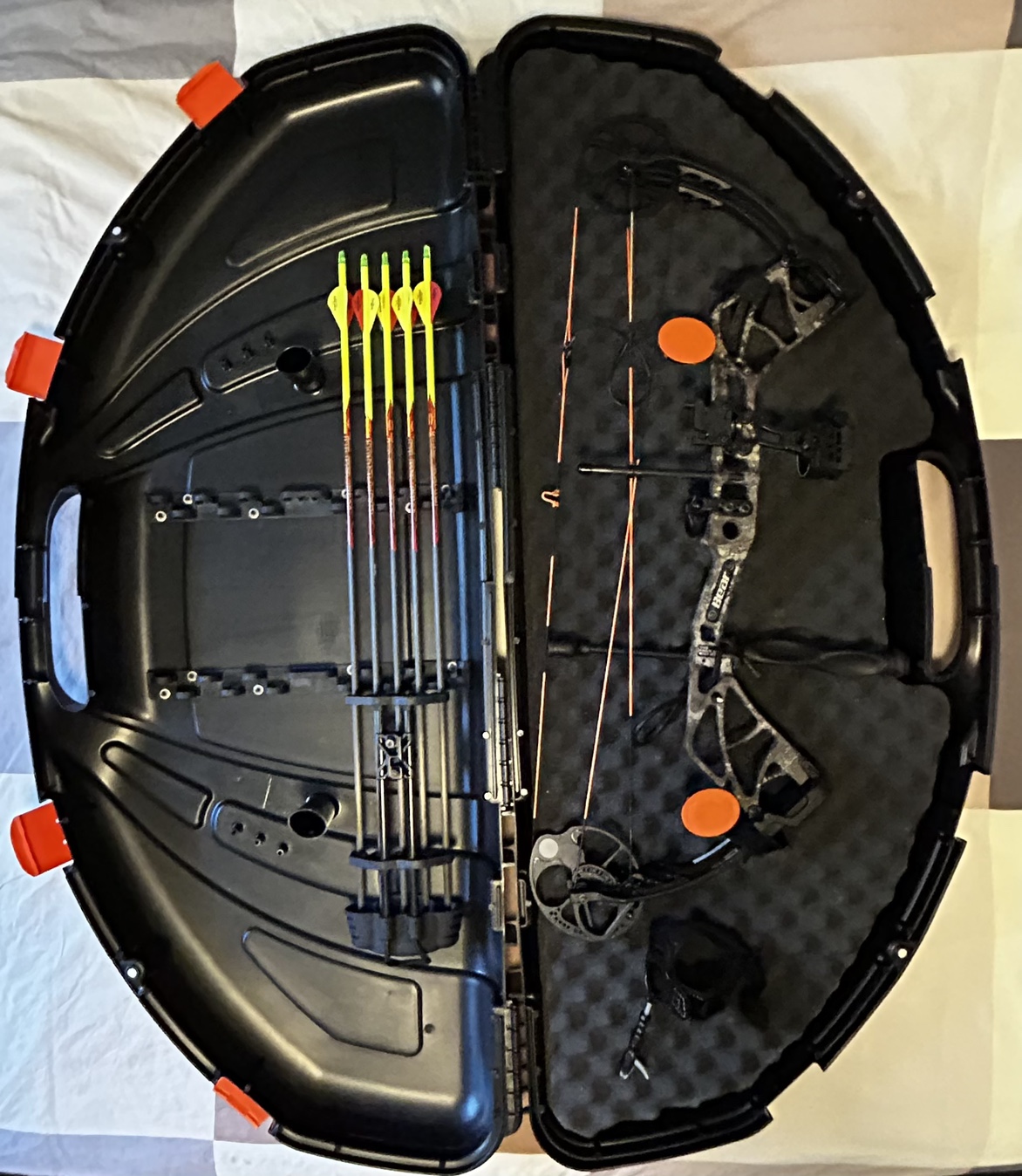 Bear Compound Bow with case, arrows, trigger - photo 2