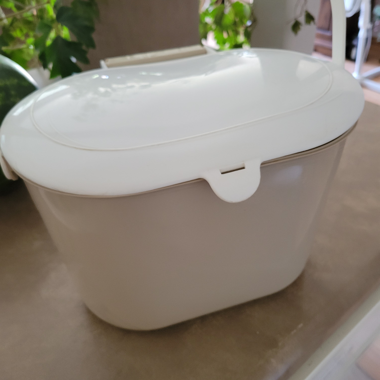 Kitchen compost pail #freecycle thumbnail