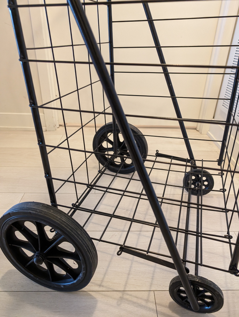 immediate Sale- Shopping Cart like new- Moving out sale image indicator(5)