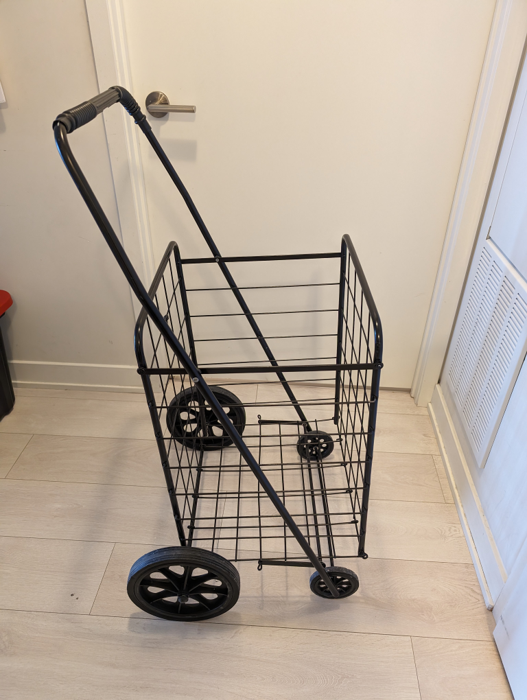 immediate Sale- Shopping Cart like new- Moving out sale image indicator(6)