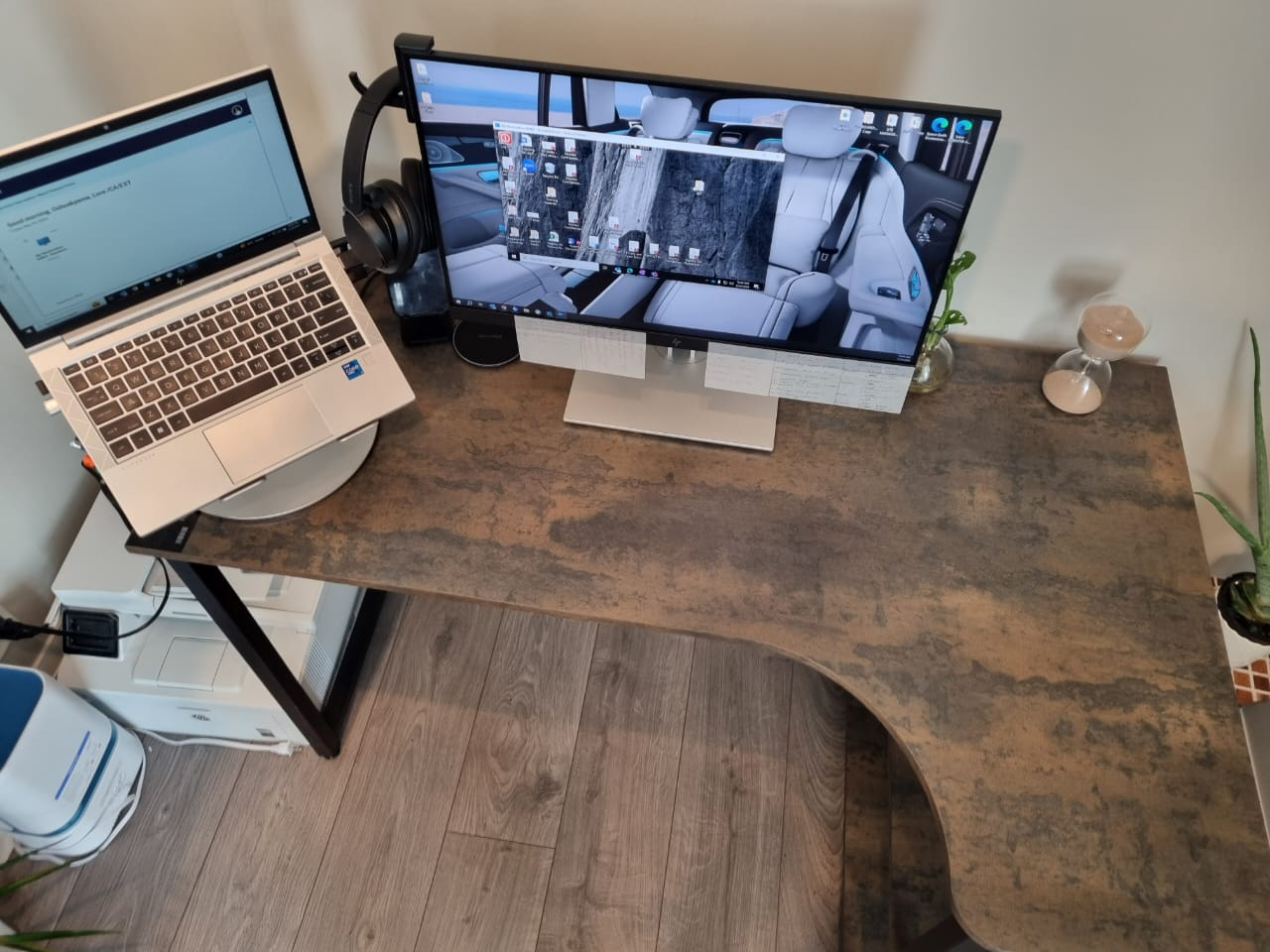 L-shaped Office Desk (Excellent condition, Like new)