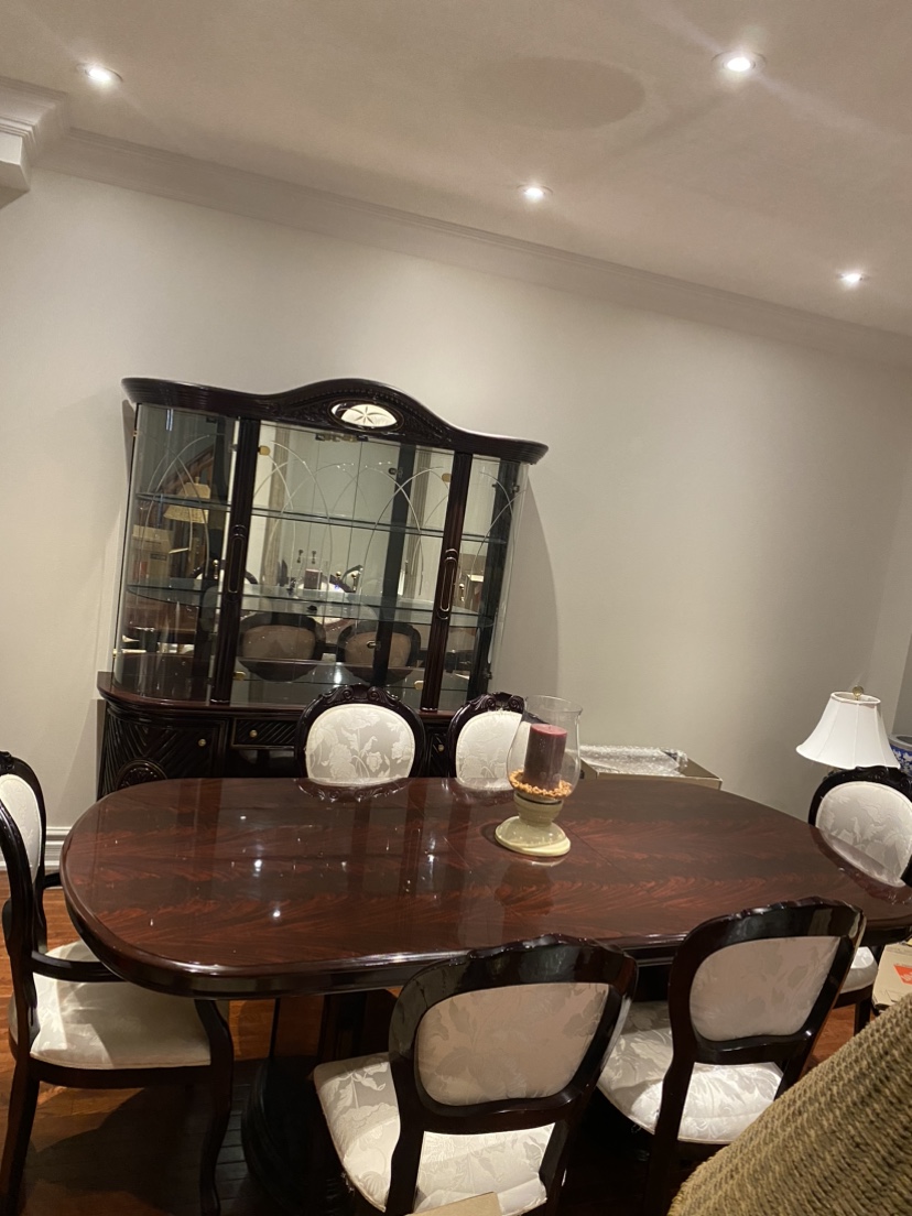 Hutch/Buffet + table + 6 chairs image indicator(2)