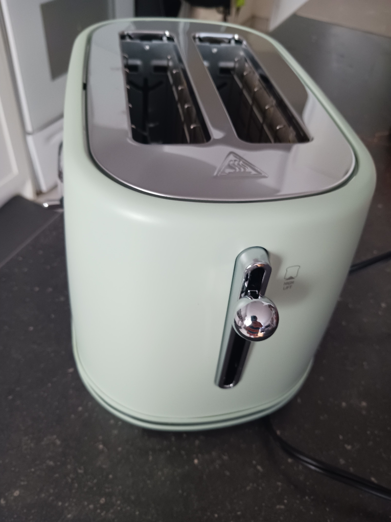 retro style toaster - new,. half price of retail image indicator(2)