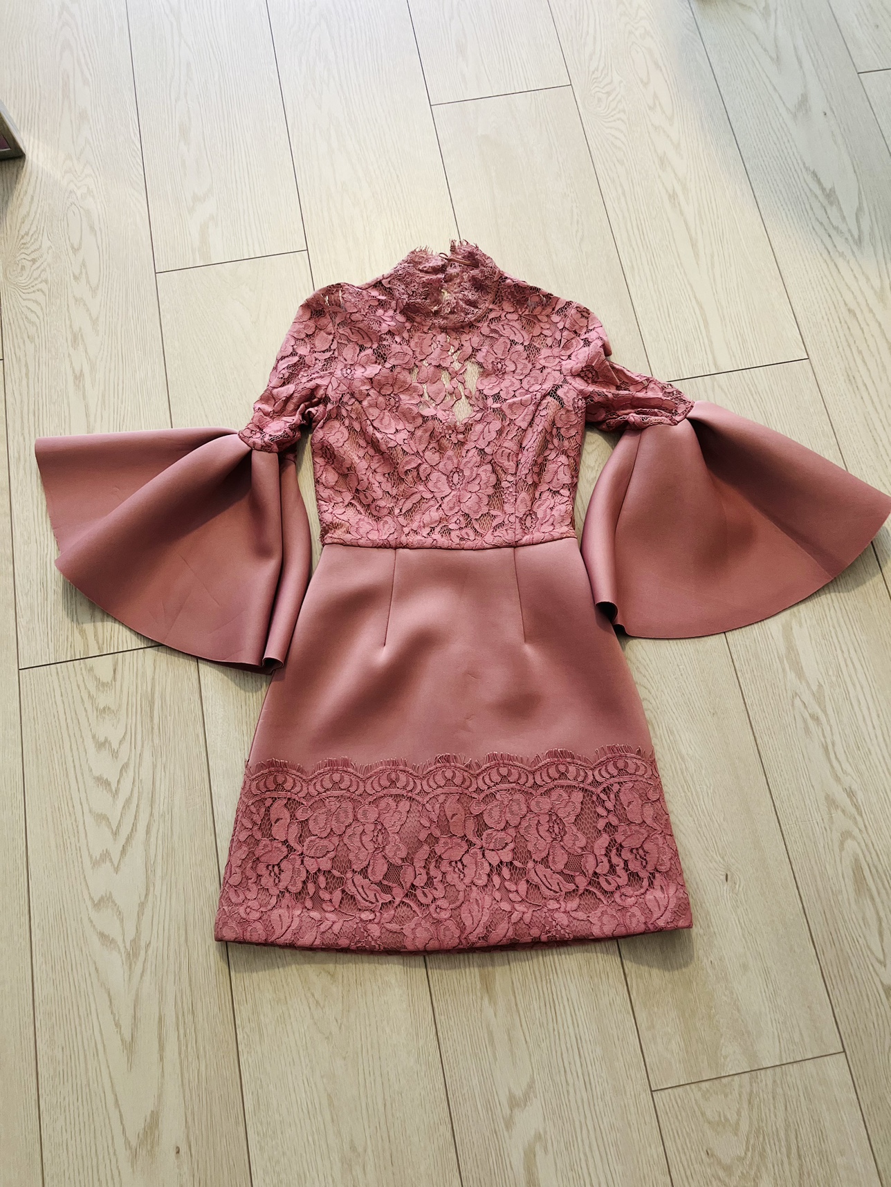 Dresses image indicator(8)