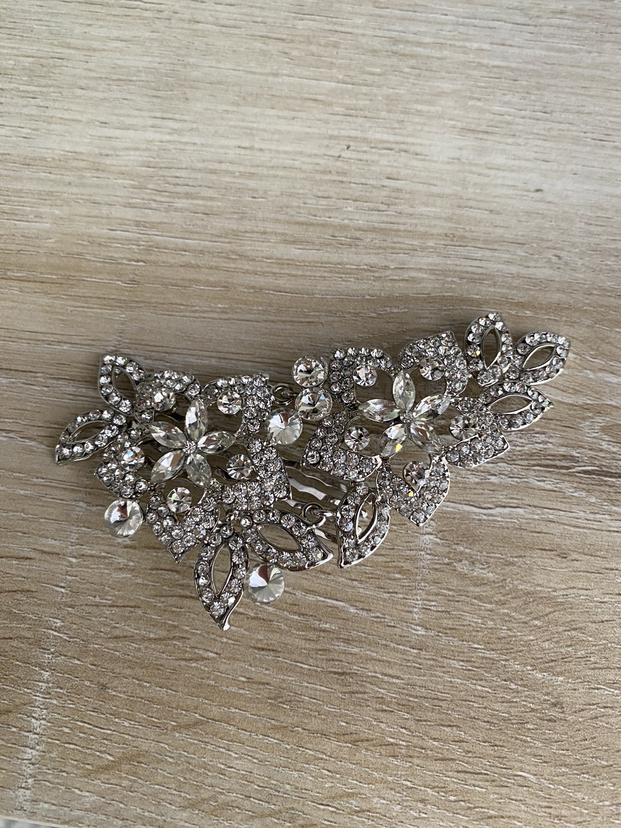 Bridal hair accessory thumbnail