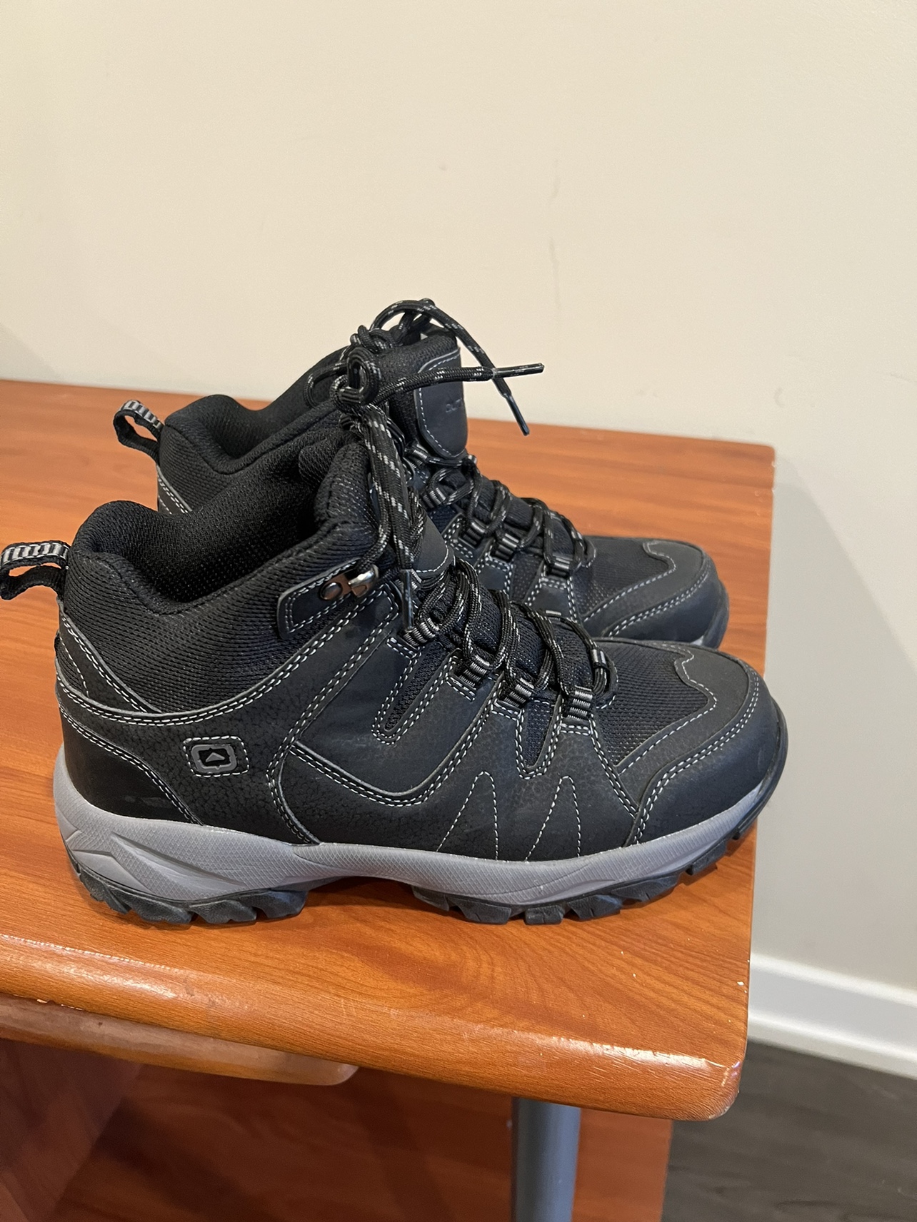 Outbound shoe size 7 US for Men size 39 EU size 6UK