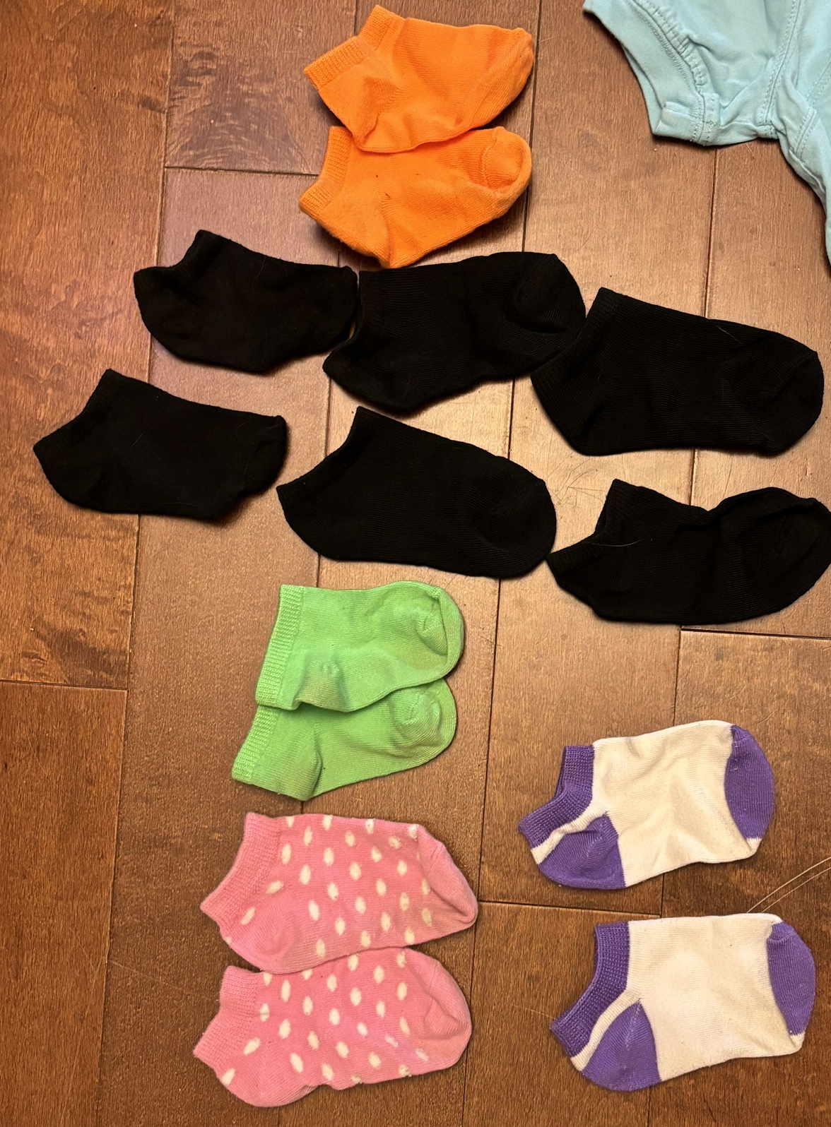 7 pair of toddler ankle socks (age 2-3 years)
