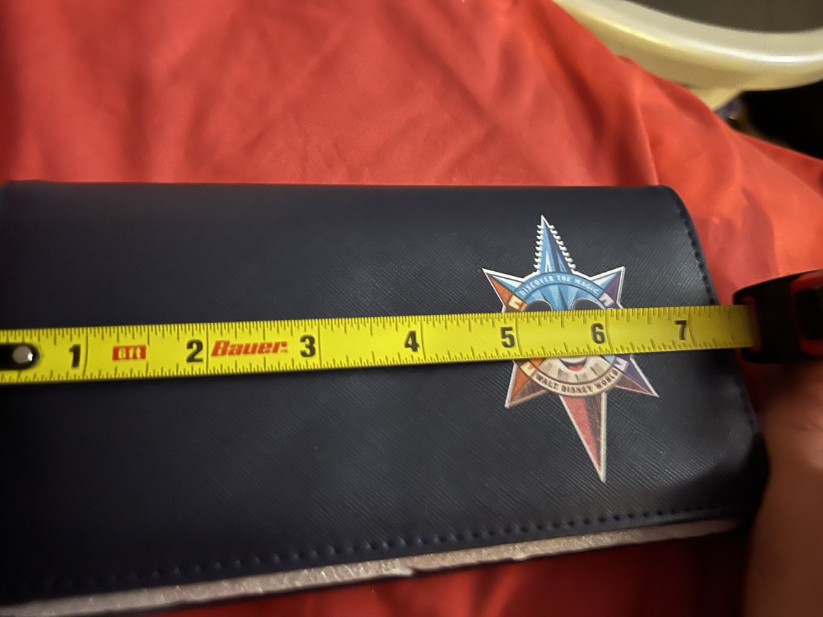 BNWT DISNEY WALLET image indicator(9)