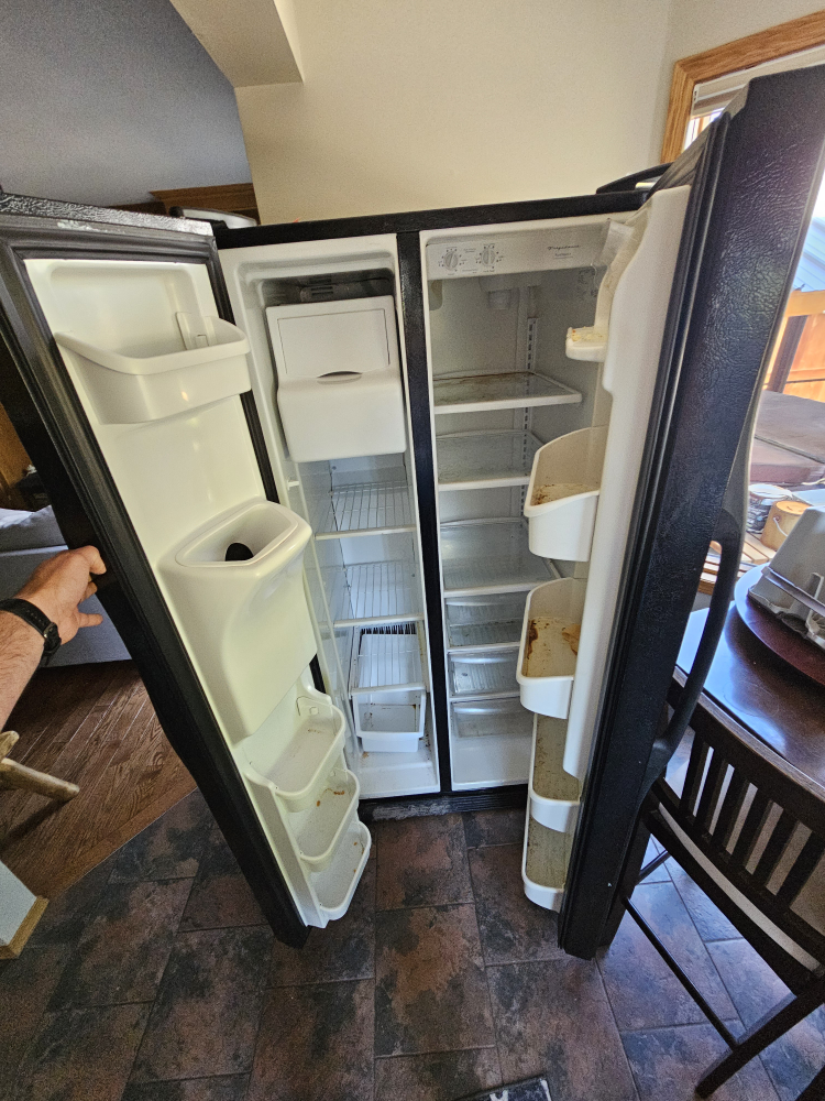 Free Refrigerator - photo 2