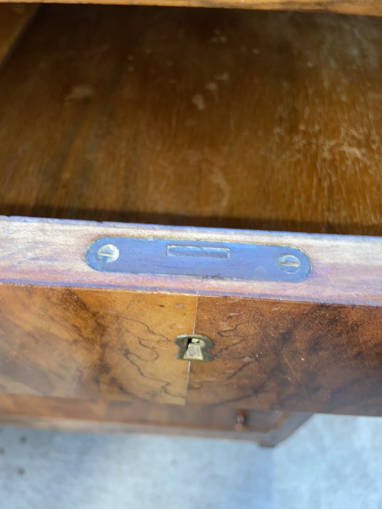 Vintage wood dresser 6 drawers w/Lock, no key, 45” tall - photo 5