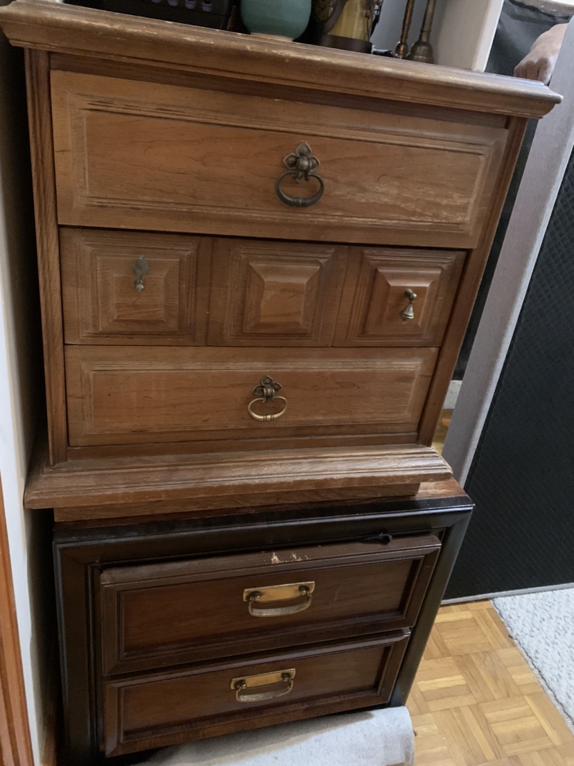3 Drawer bedside drawer. image indicator(4)