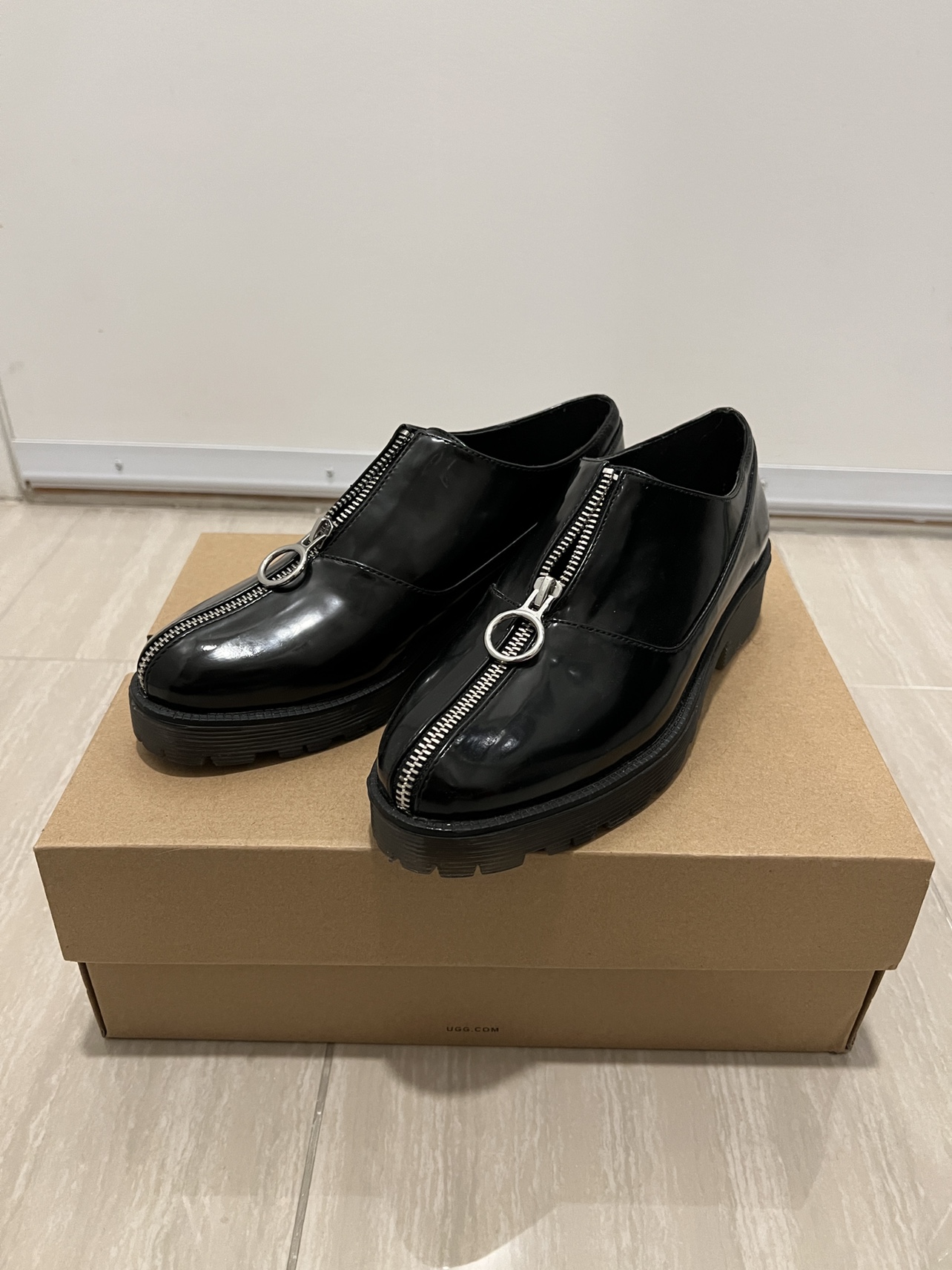 (98%New•Size 8) Urban Outfitters • Zip-Front Oxford