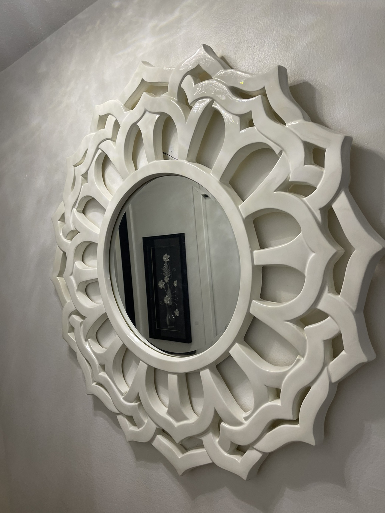 White decor image indicator(3)