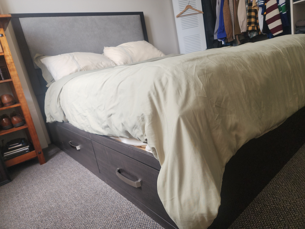 Queen sized bed frame - photo 2