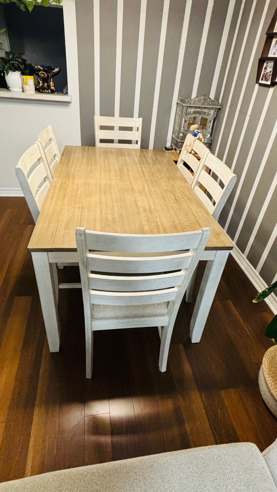 Dining table and chairs - photo 2
