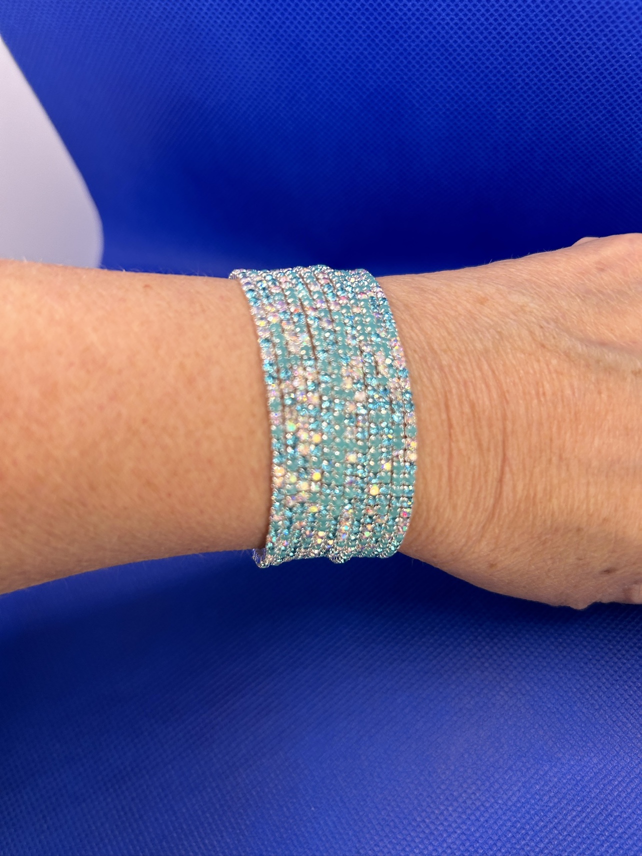 Sparkly set of aquamarine tone stretchy bracelets from Italy thumbnail