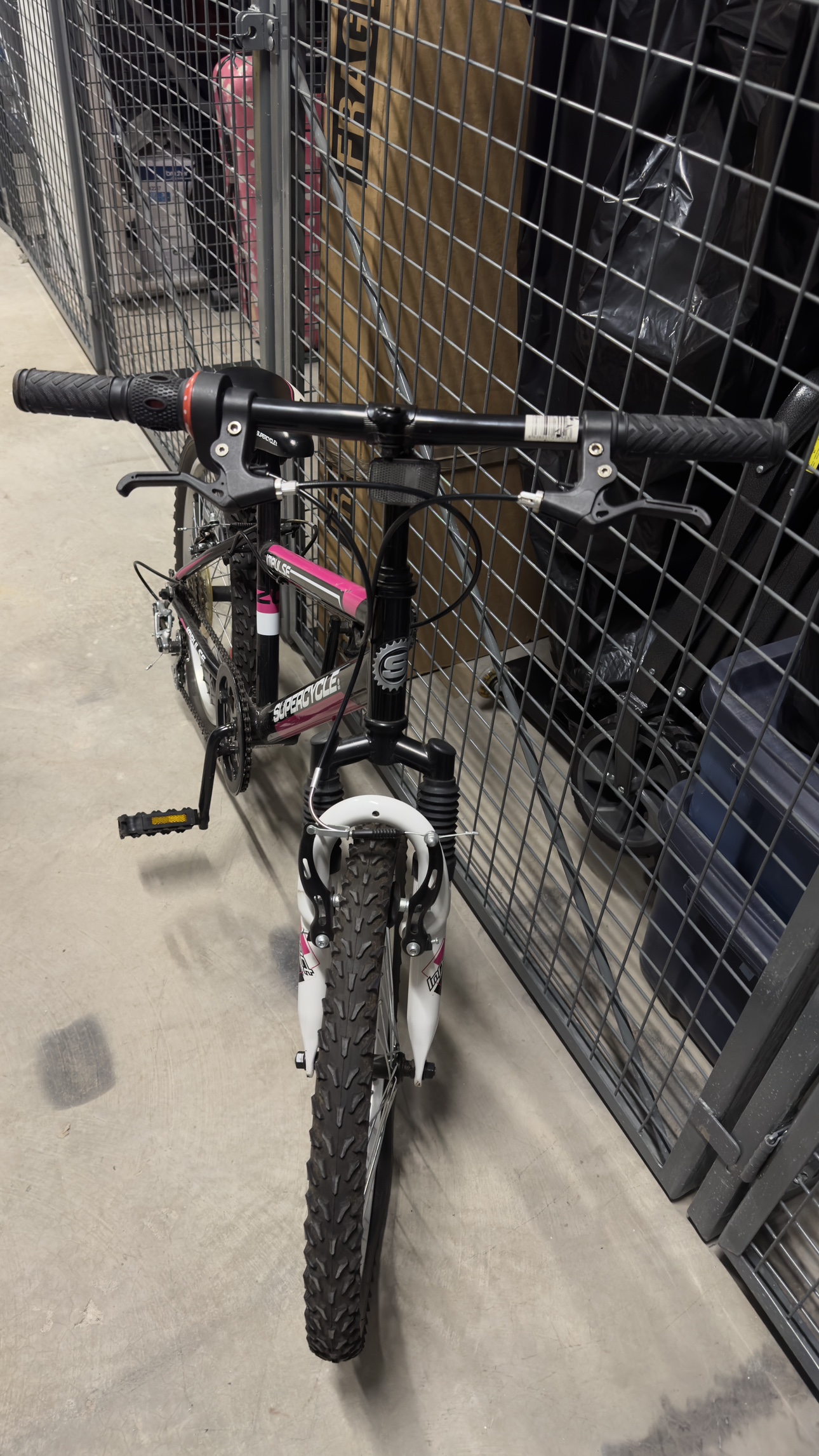 Supercycle 20” multi-speed youth bike with front suspension image indicator(3)