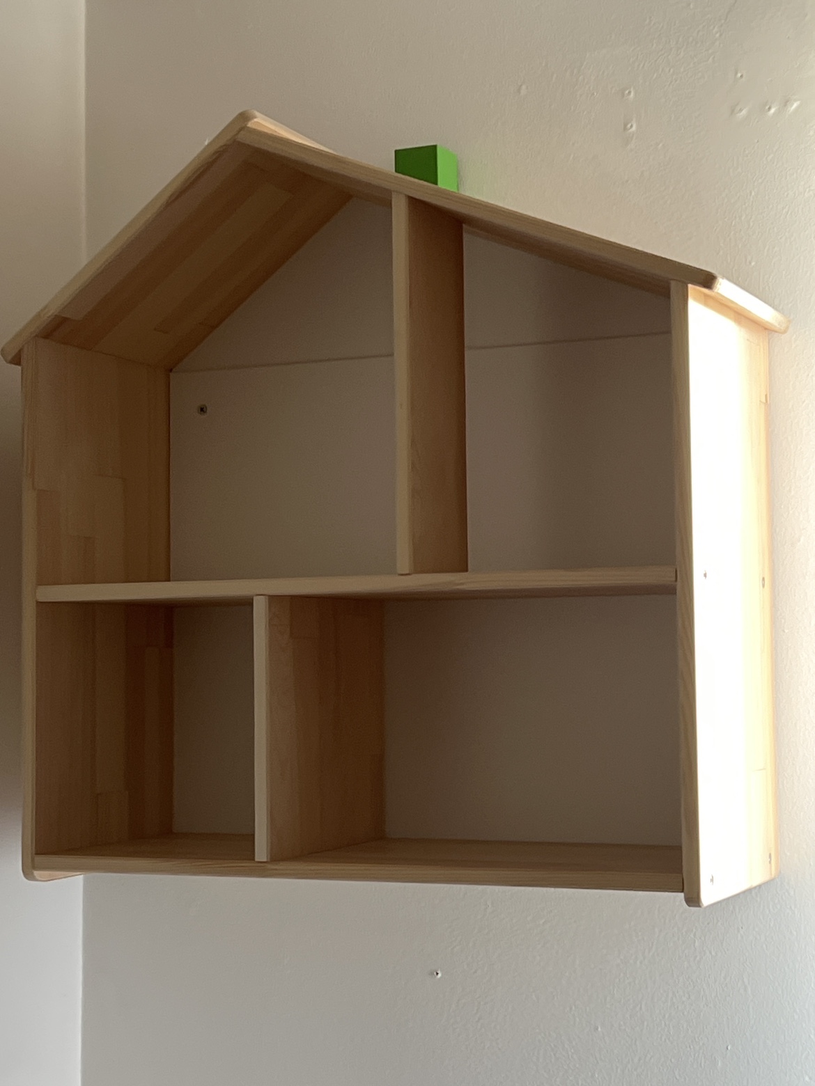 Wall shelf/doll house