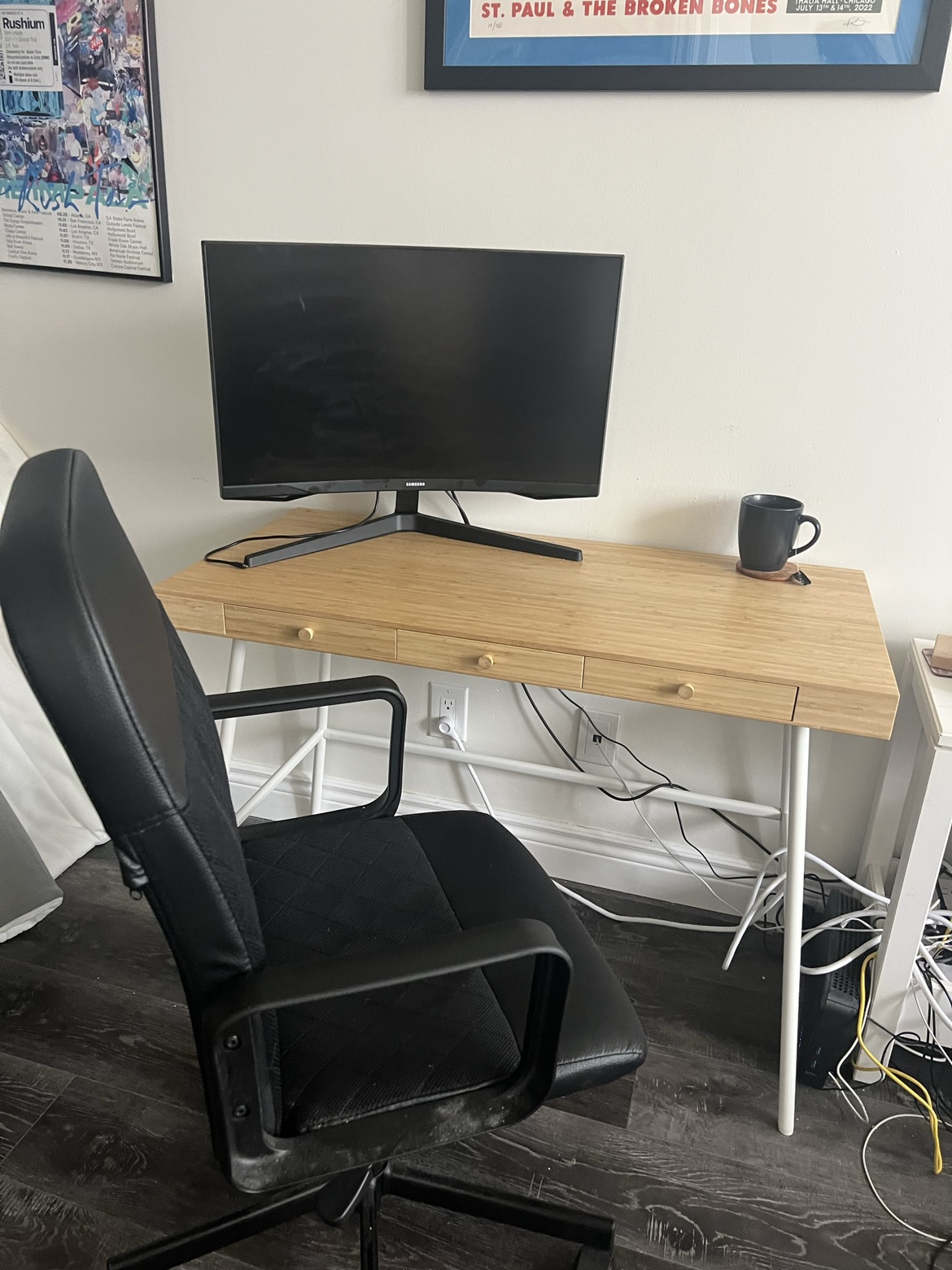 Desk and office chair (can negotiate separate)