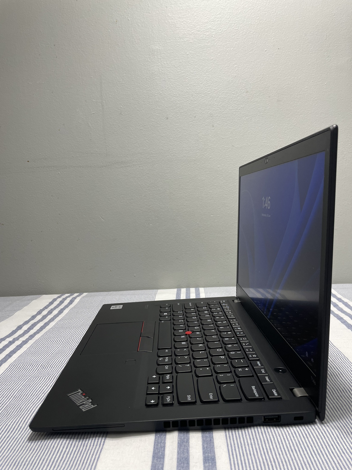 Lenovo T14s Laptop - i7-10610U - 16GB RAM - 256GB SSD - 14 inch image indicator(6)