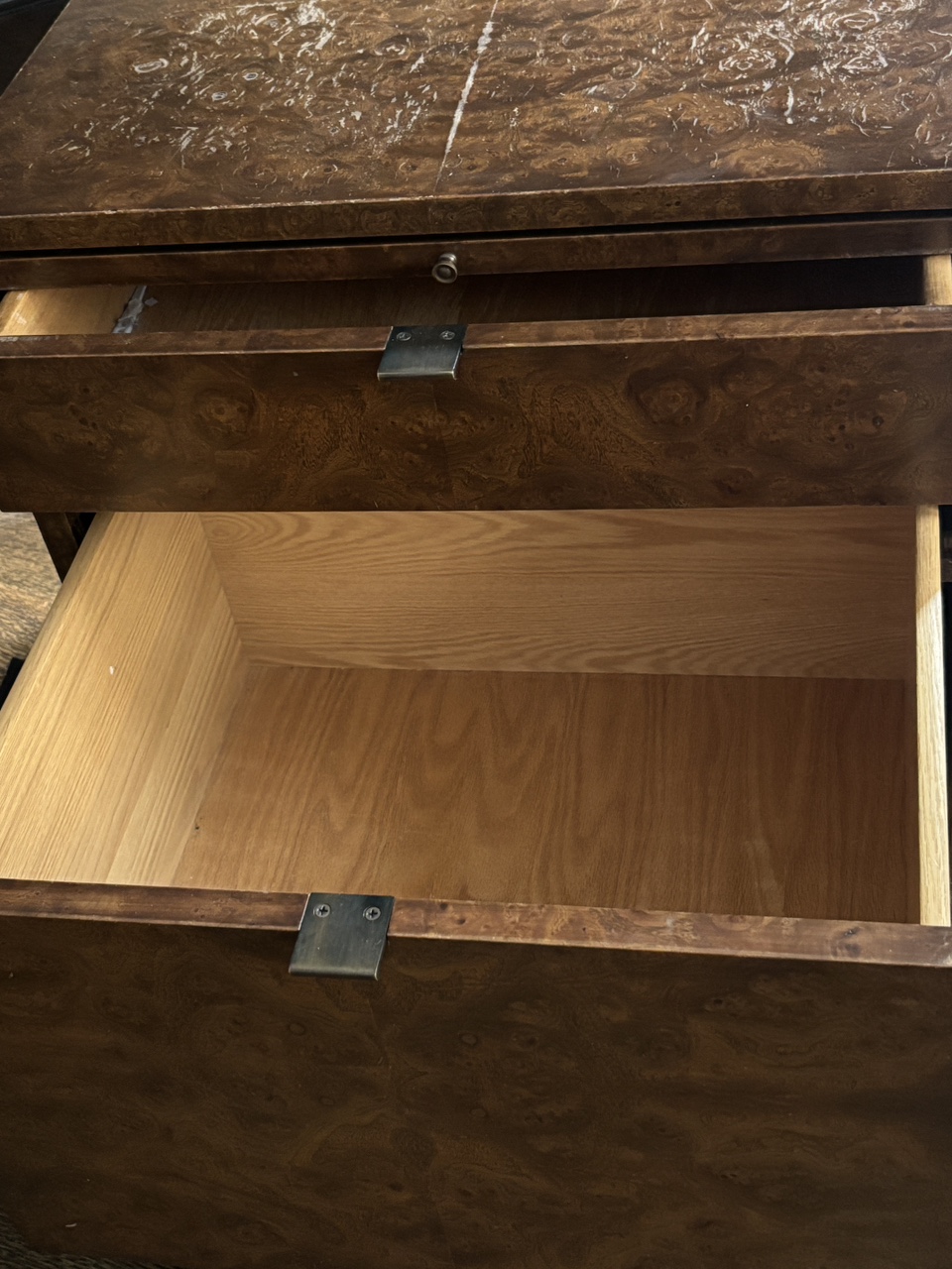 Burled wood matching night tables - photo 3