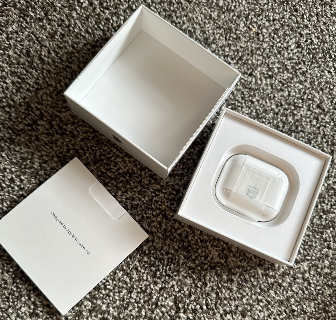 AirPods (3rd generation) with MagSafe Charging case - photo 5