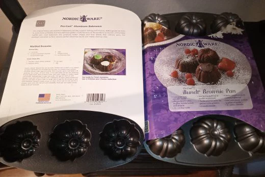 vintage cake pans bundle image indicator(4)