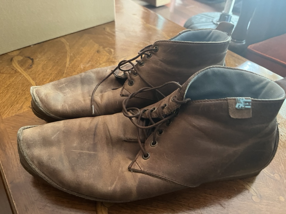 Size 11 Leather Fenchurch boots image indicator(2)