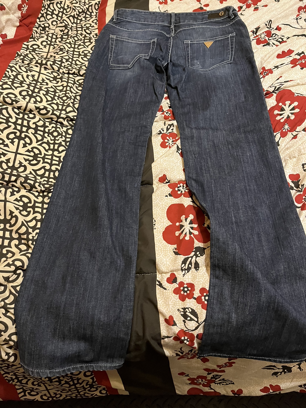 Guess Jean image indicator(4)