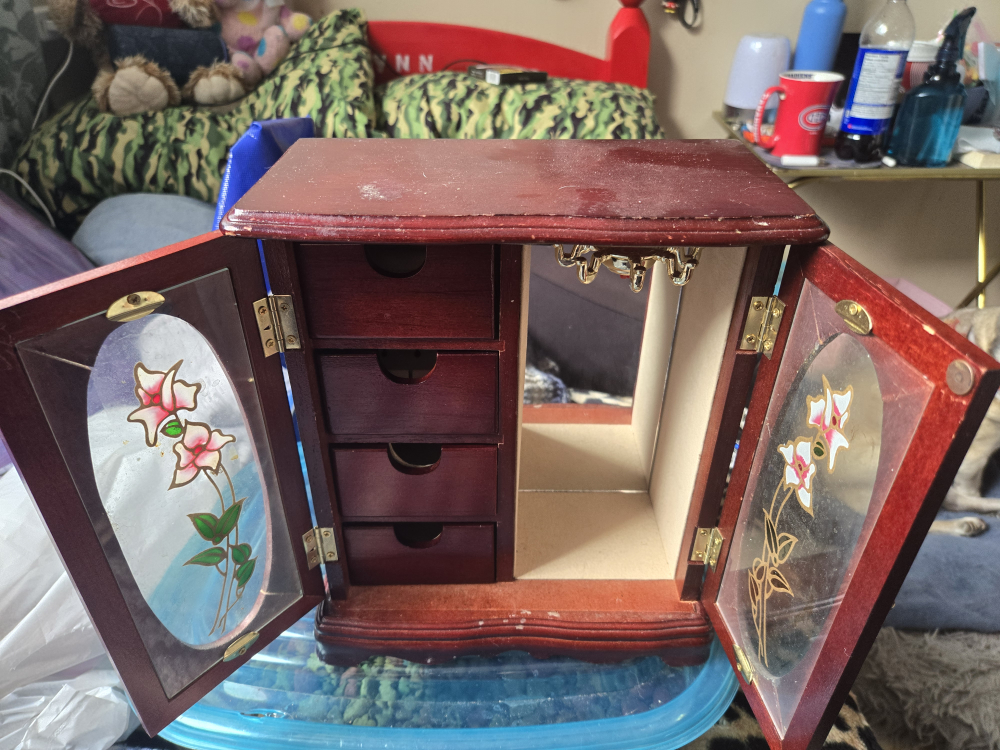 4 drawer 2 door jewelry box image indicator(2)