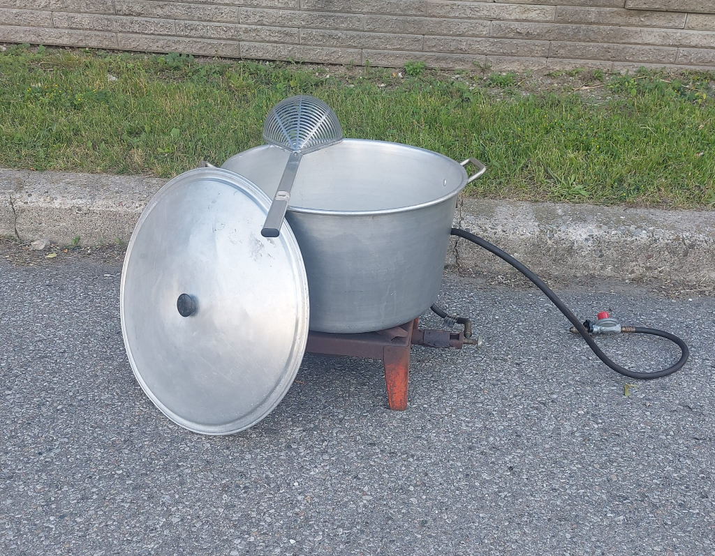 Burner ,pot,paddle and scoop for making sauce image indicator(8)