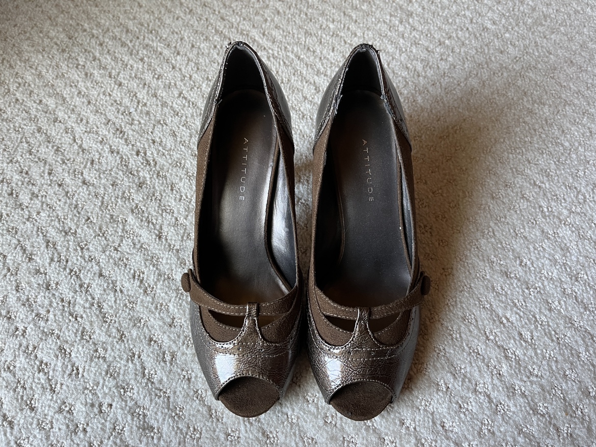 Women’s shoes - size 7.5 - photo 2