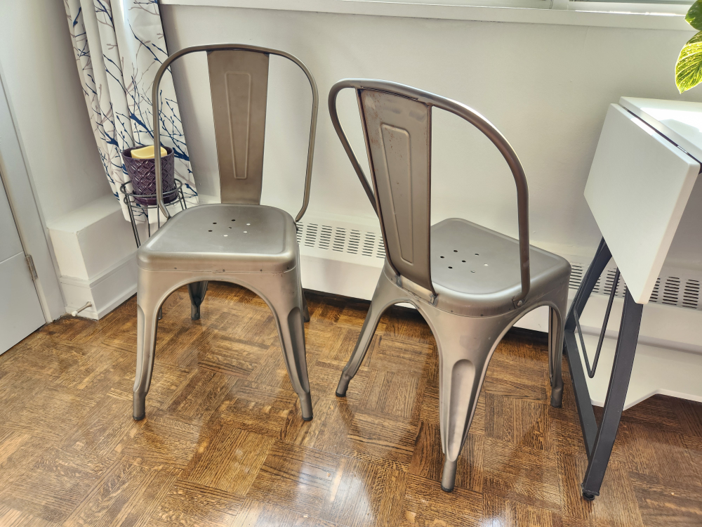 2 Aluminum Chairs image indicator(3)