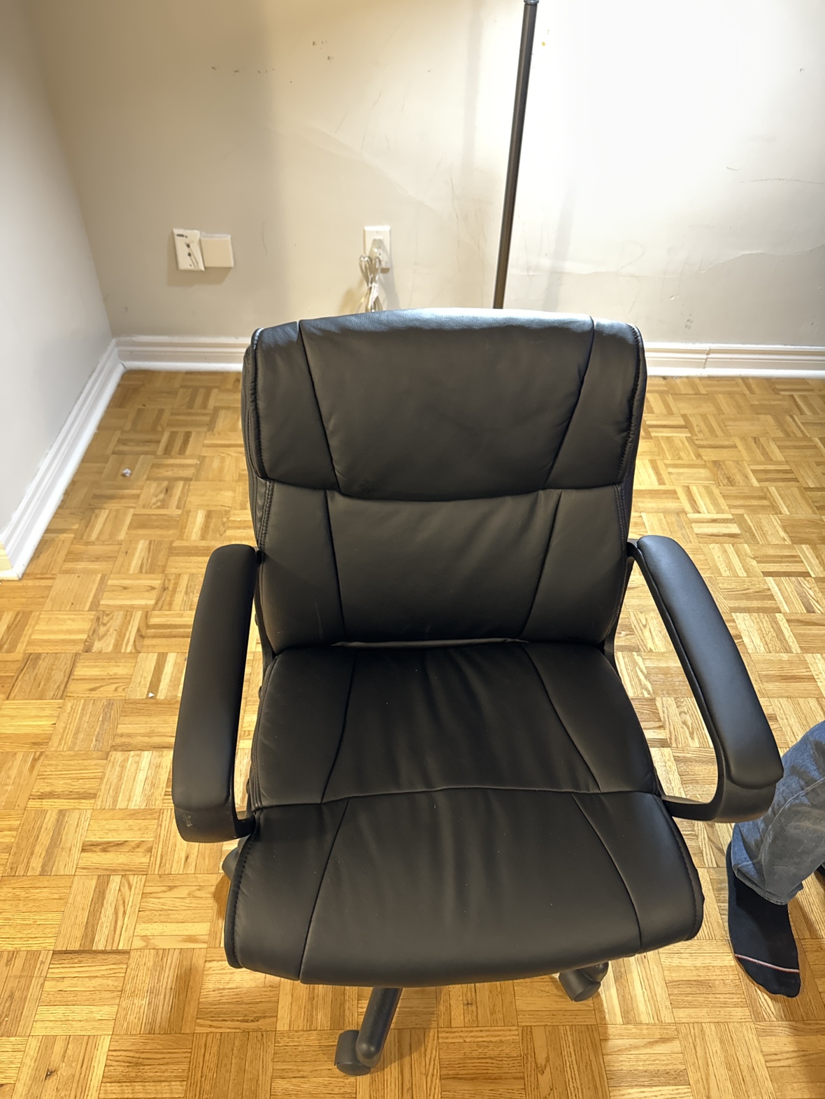 Moving sale- Comfortable chair - photo 2