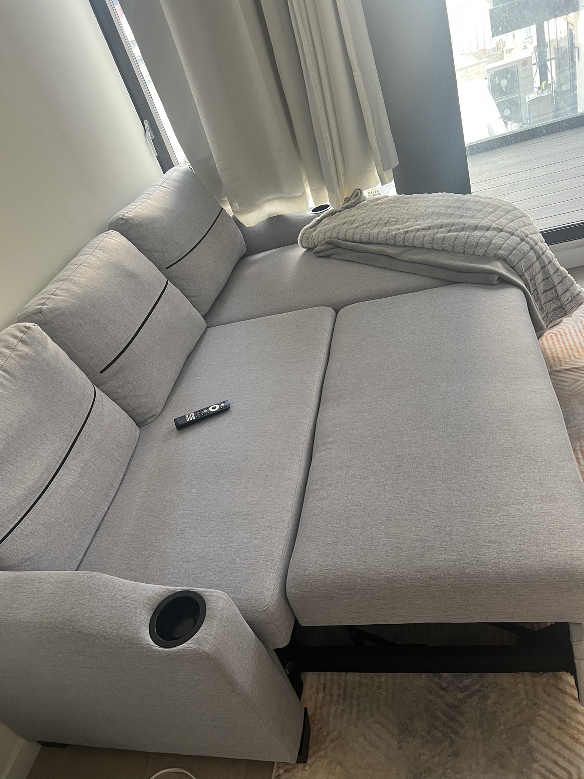 Couch - photo 2