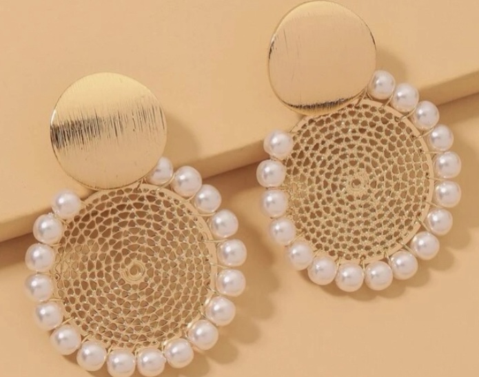 New Geometric Round Pearl Earrings image indicator(8)