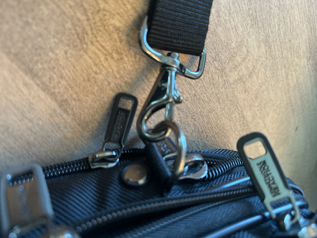 Kenneth Cole Black luggage case image indicator(10)