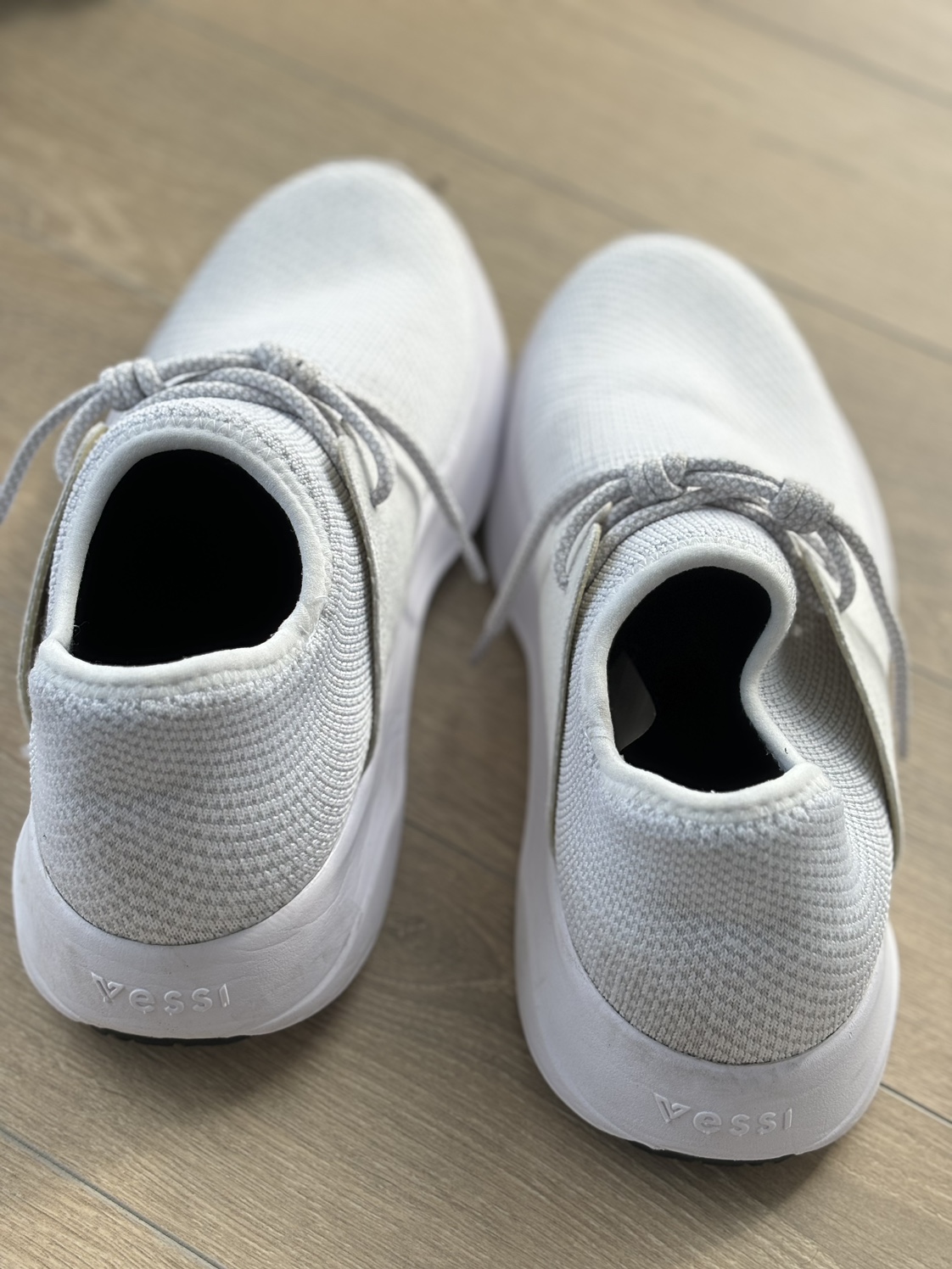 Vessi waterproof shoes size 8M image indicator(2)