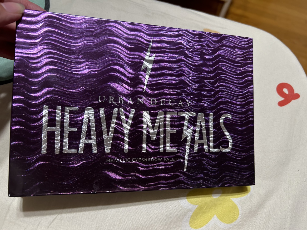Urban Decay eyeshadow palette