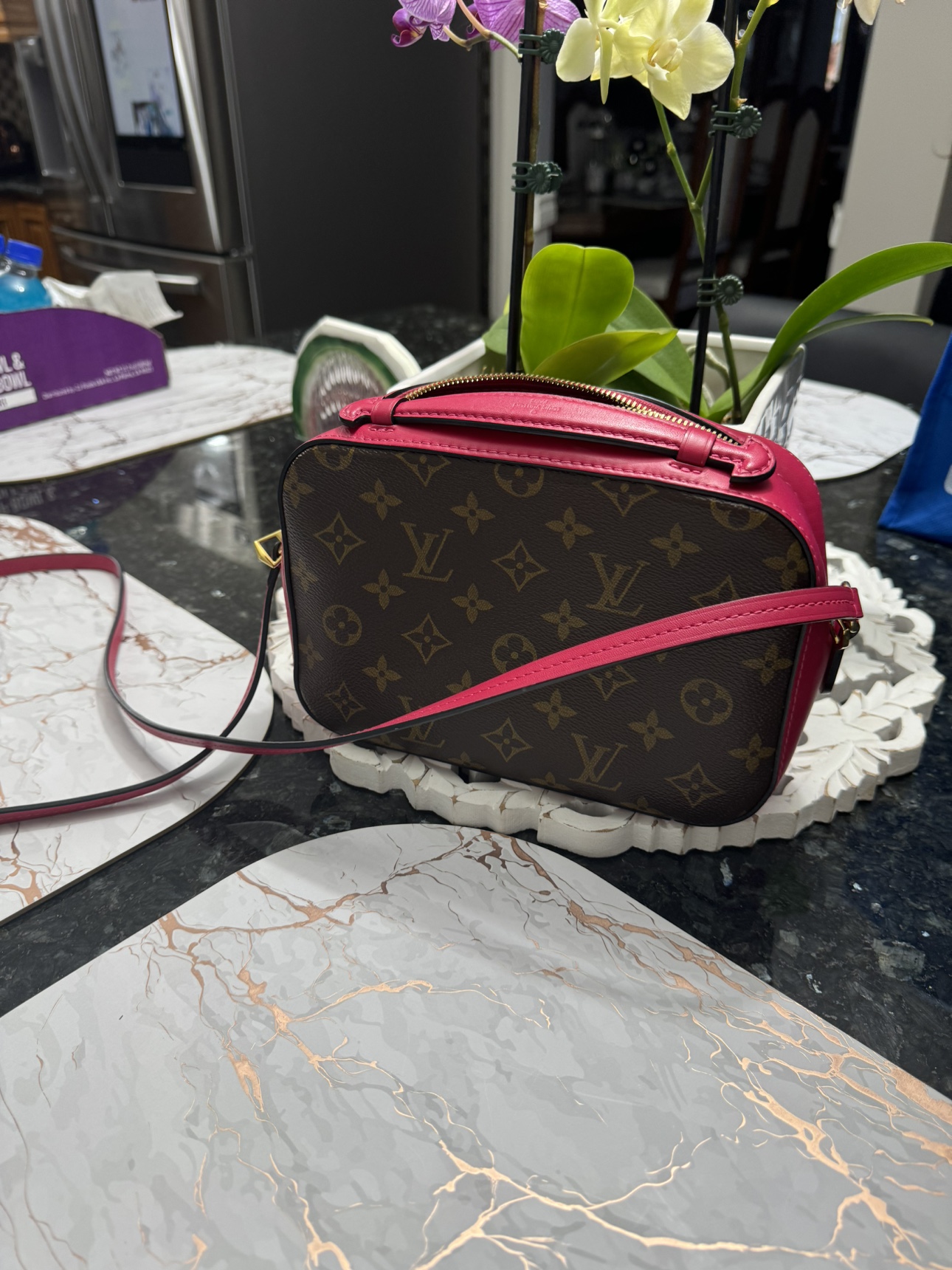 LV crossbody/Authentic image indicator(4)