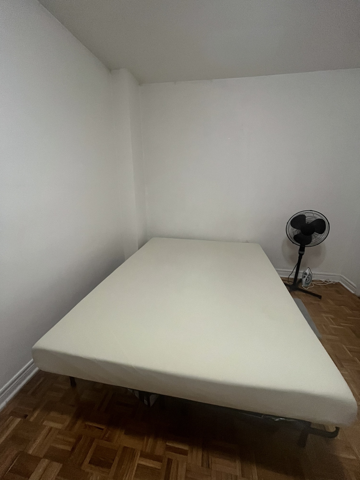 Zinus Metal Platform Bed Frame and  6 Inch Memory Foam Mattres - photo 5